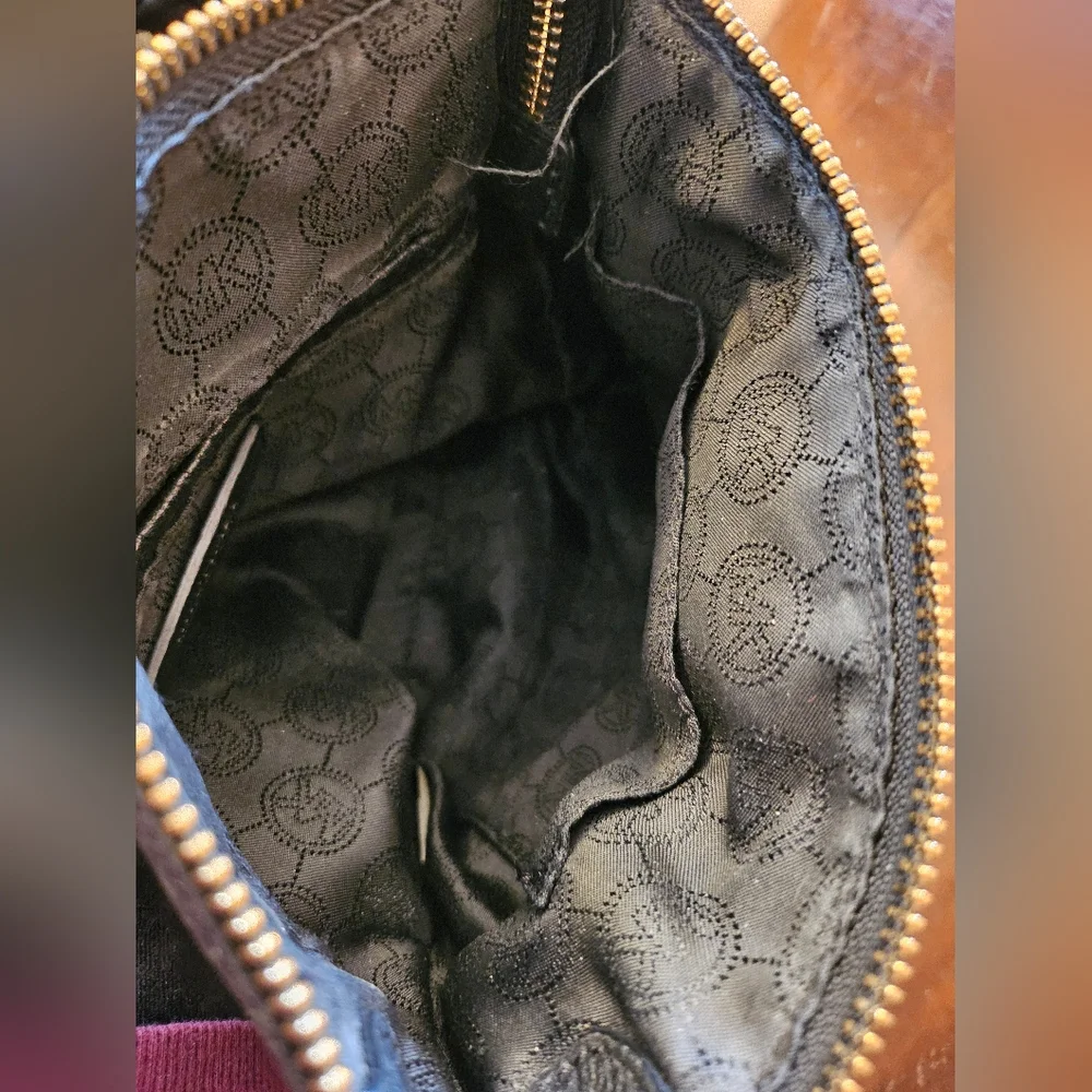 Michael Kors Small Pebbled Leather Crossbody Bag! - Picture 9 of 12